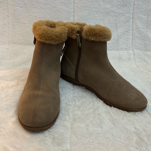 Soft walk Helena Foxfur lining size 6 medium stone suede with extra sole - Picture 3 of 7